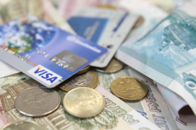 Вниманию работодателей: зарплату иностранному работнику-нерезиденту нельзя платить наличными