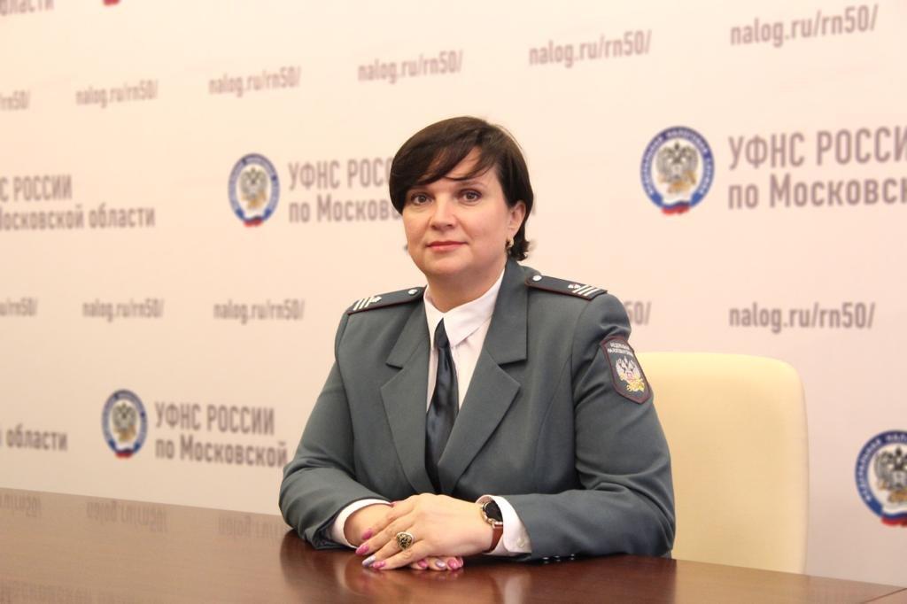 На вопросы налогоплательщиков отвечает начальник отдела имущественных и ресурсных налогов управления Елена Тарасова