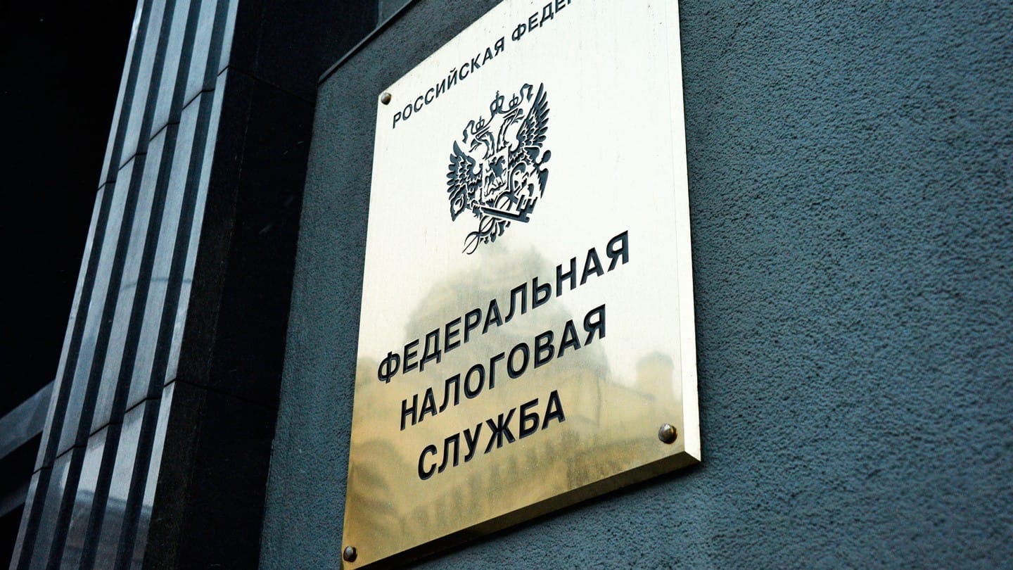 ФНС России разъяснила, в каких случаях машино-места и гаражи (гаражные боксы) физических лиц облагаются по льготной налоговой ставке