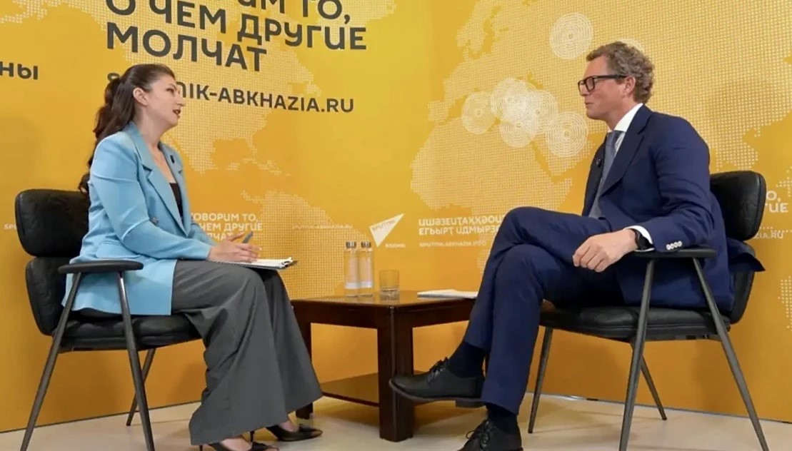 Даниил Егоров рассказал о российском опыте внедрения системы онлайн-касс в эфире телеканала Sputnik